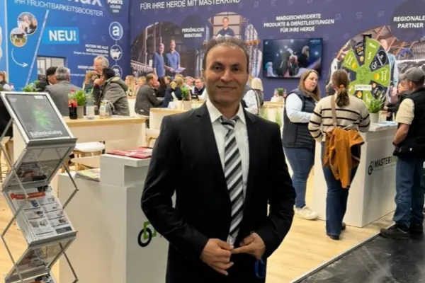 مدیر عامل هلدینگ زرسان گلوبال