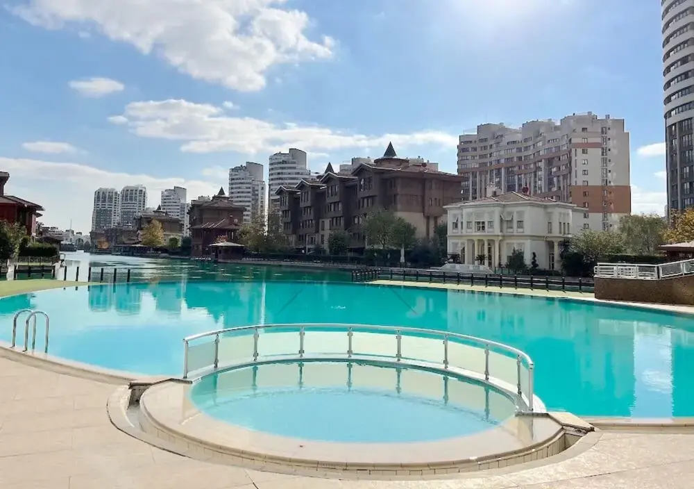 مجتمع مسکونی خانوادگی در هالکالی استانبول