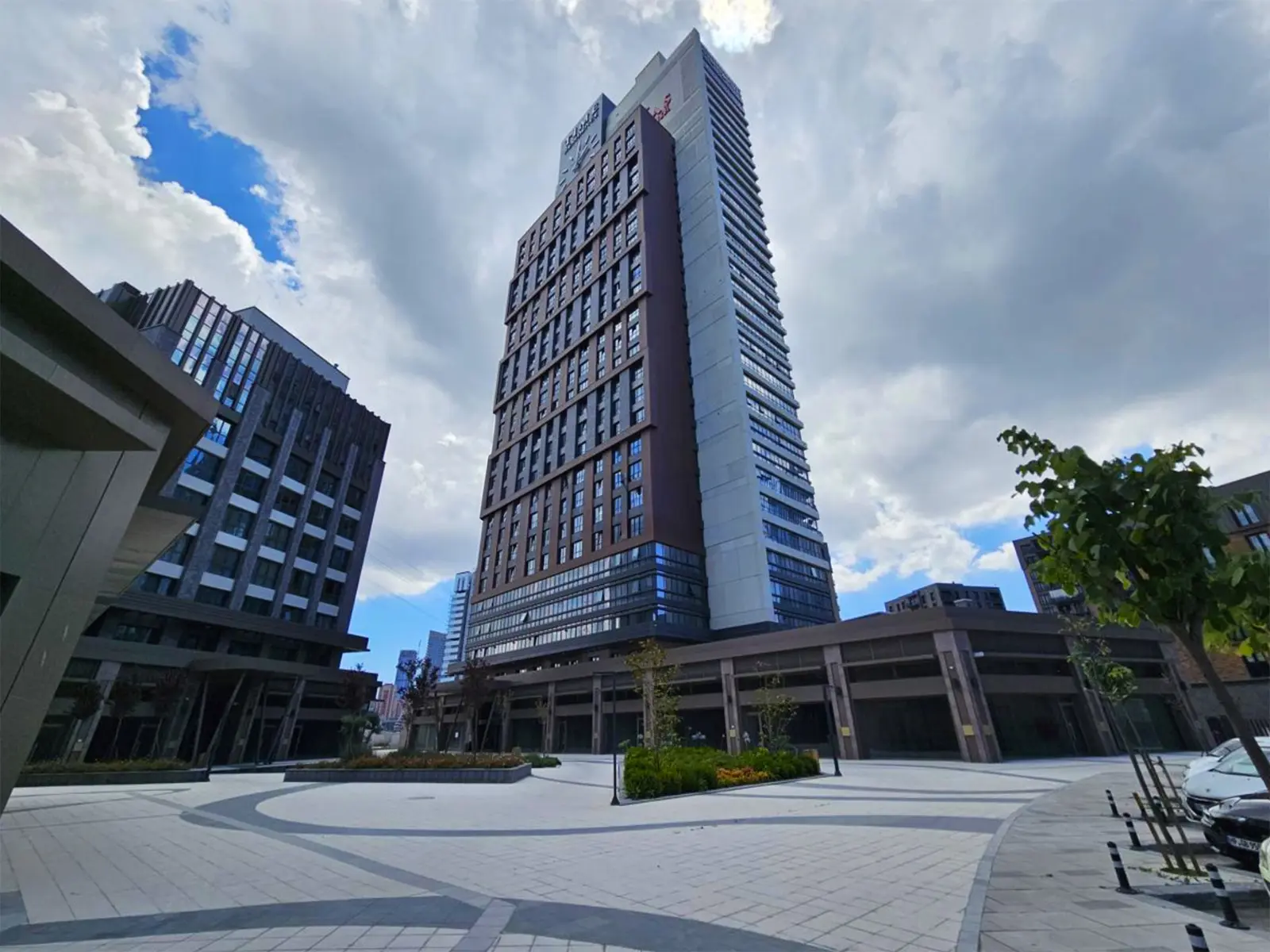 خرید خانه با چشم‌انداز بی‌نظیر شهری در منطقه مدرن آتاشهیر استانبول