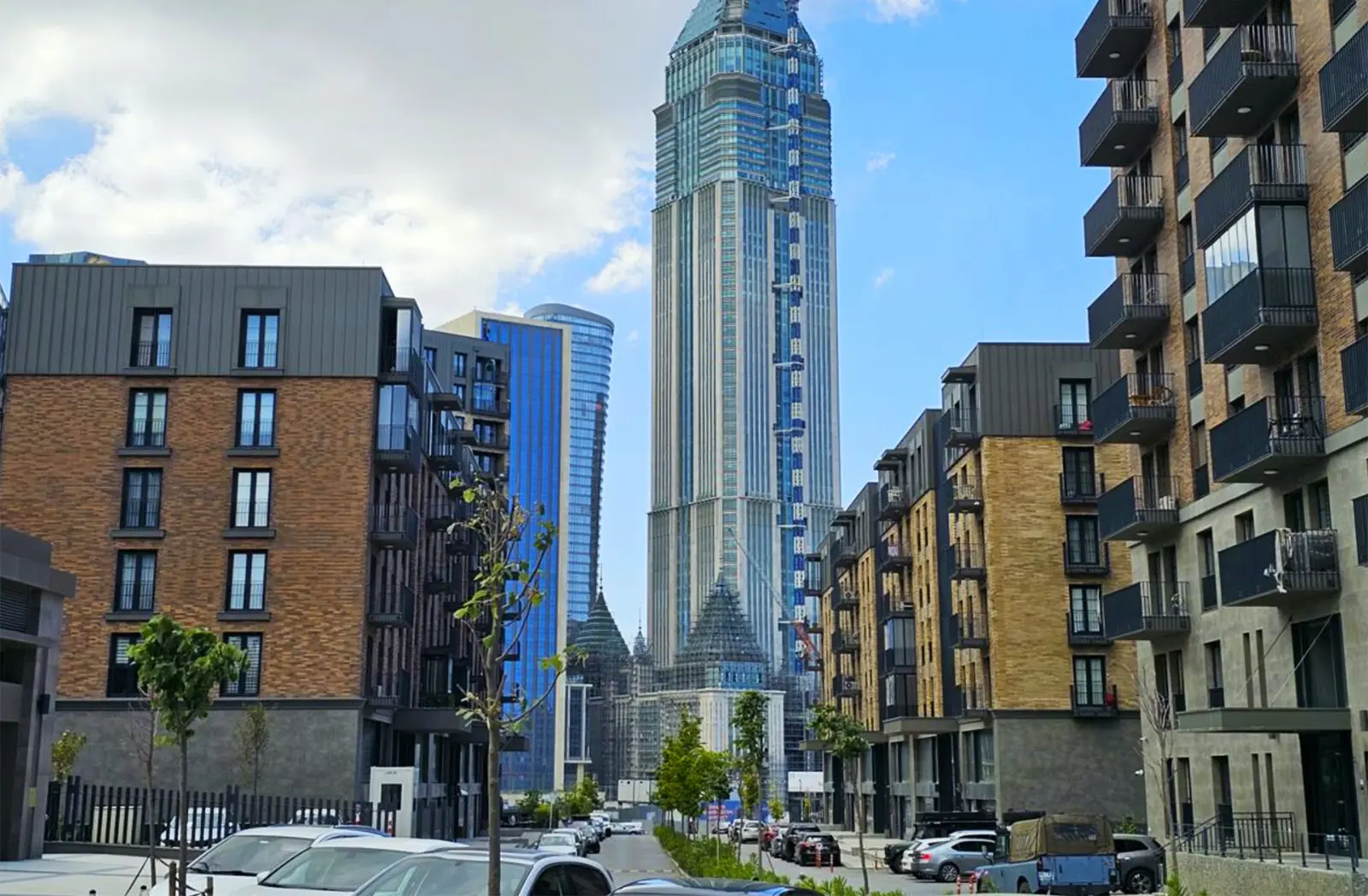 خرید خانه با چشم‌انداز بی‌نظیر شهری در منطقه مدرن آتاشهیر استانبول