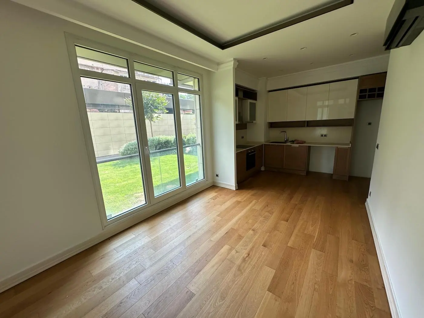 خرید آپارتمان در برجی با معماری خاص و دسترسی عالی در مرکز استانبول، بی اغلو