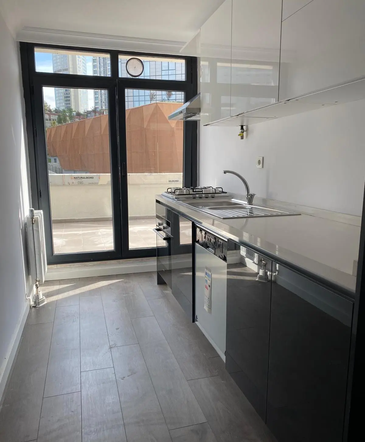 فروش واحدهای نوساز با دسترسی عالی در قلب محله‌ی بومونتی، شیشلی